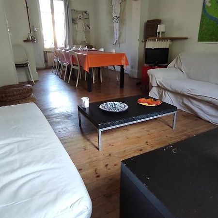Grande Maison Ancienne Simple Et Spacieuse. Виши Екстериор снимка