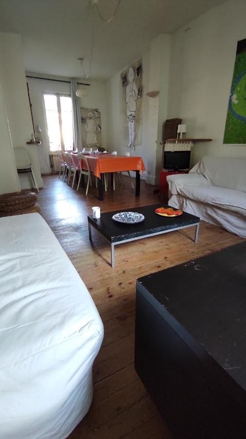 Grande Maison Ancienne Simple Et Spacieuse. Виши Екстериор снимка