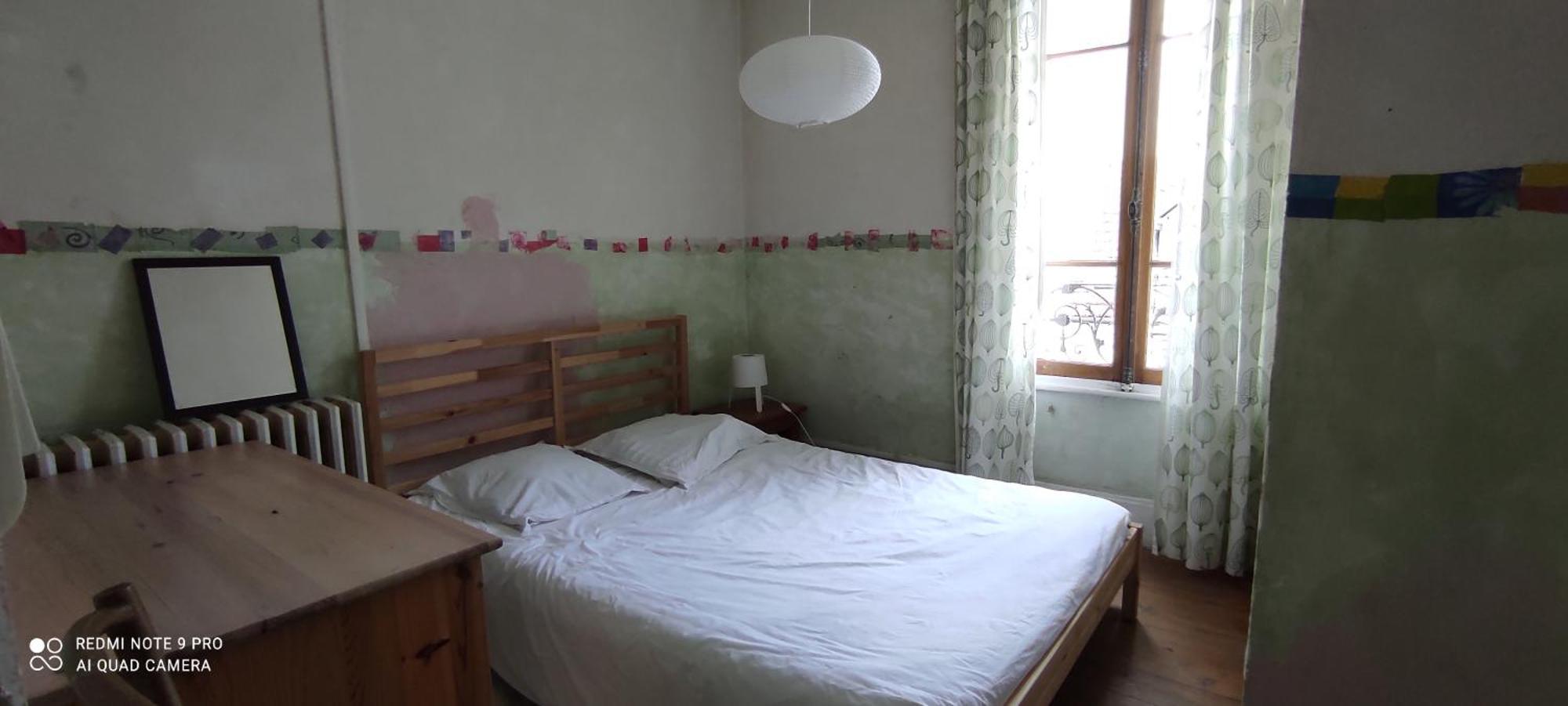Grande Maison Ancienne Simple Et Spacieuse. Виши Екстериор снимка